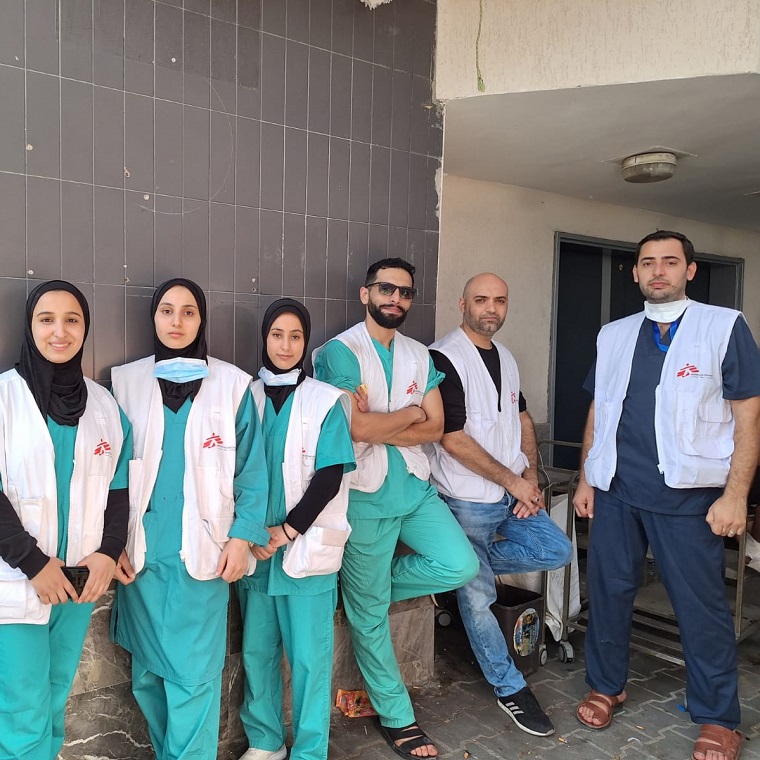 アル・シファ病院で活動を続けるMSFのスタッフたち=10月24日 © MSF