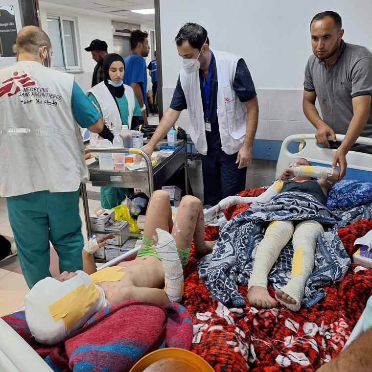 子ども含む多くの負傷者がアル・シファ病院で治療を受けている=10月24日　©　MSF
