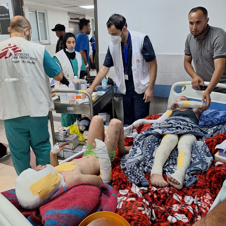 子ども含む多くの負傷者がアル・シファ病院で治療を受けている=10月24日 © MSF