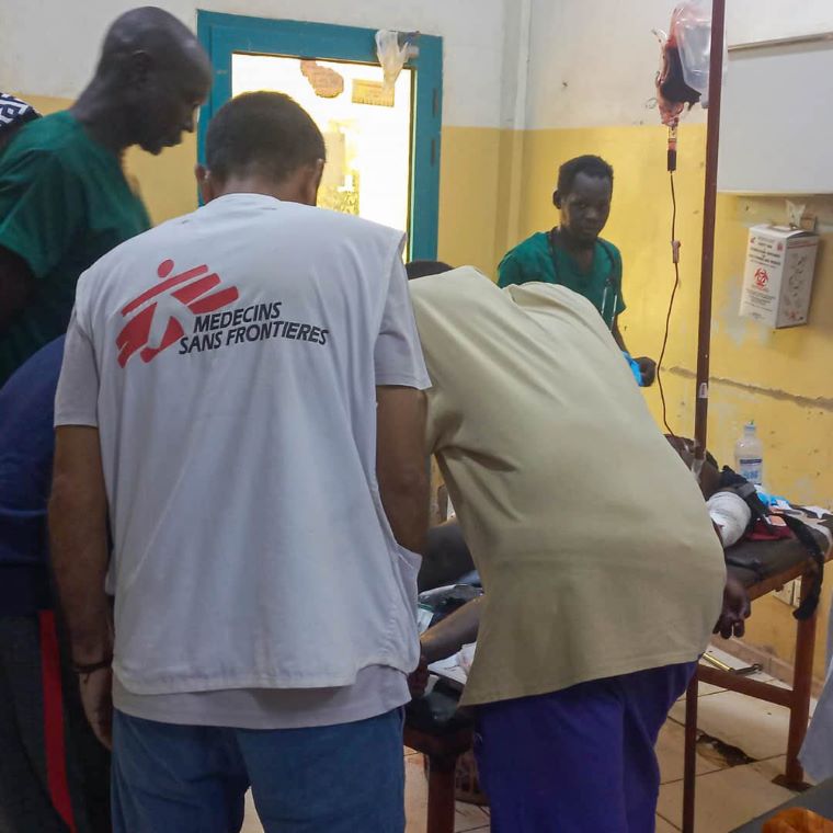 MSFが手術を支援していたバシャール大学病院では、9月10日に起きた市場への爆撃で60人の負傷者を受け入れた。しかし今では手術ができなくなっている　© MSF/Marie Burton
