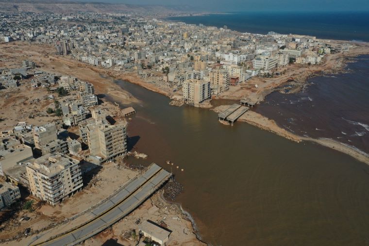 9月に洪水が発生した直後のデルナの街。市街が大きく破壊されていた　© Halil Fidan/Anadolu Agency via AFP