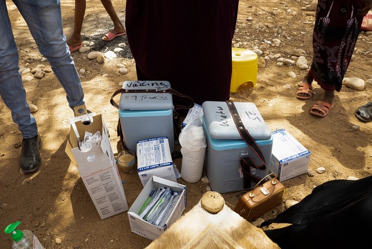 クーラーボックスに入ったはしかワクチン。これから予防接種が始まる　　© Mohamed Hussein (MOTO)/MSF
