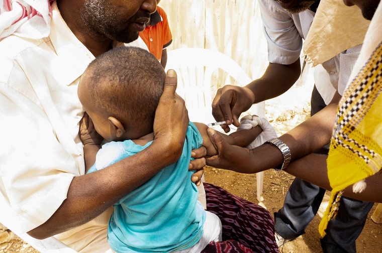5歳未満の子ども10万6000人にはしかの予防接種を行った　　© Mohamed Hussein (MOTO)/MSF　