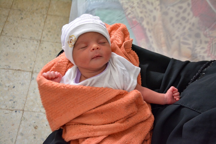 イエメンでMSFが支援する母子病院で生まれた赤ちゃん　© Nasir Ghafoor/MSF