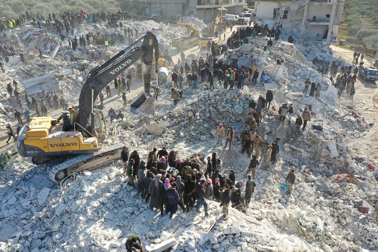 震災発生翌日の2023年2月7日、シリア北西部イドリブ県の様子　© OMAR HAJ KADOUR