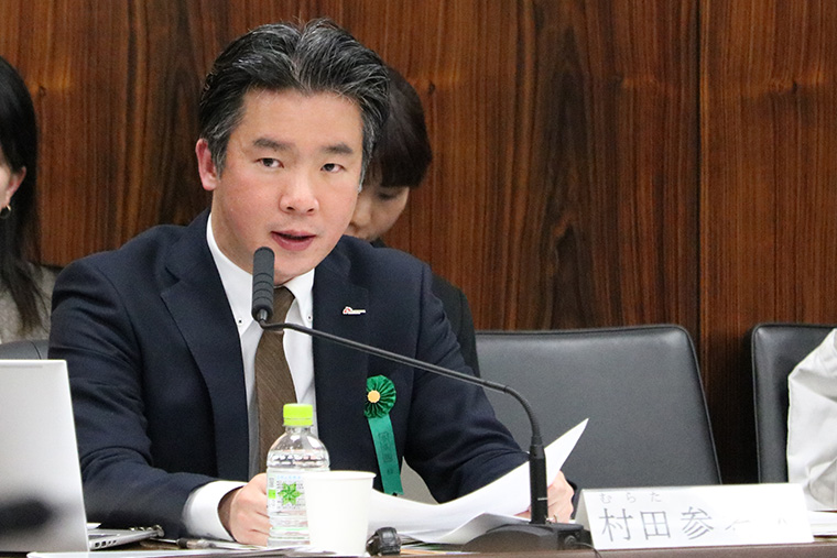 参考人として意見陳述を行うMSF日本事務局長の村田 Ⓒ MSF