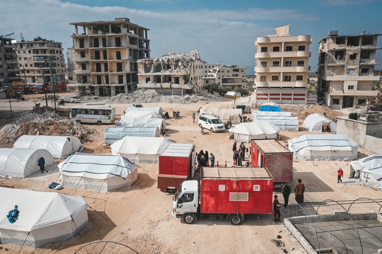 甚大な被害を受けた地域で移動診療や物資の配布を行った（シリア・イドリブ県）＝2024年2月19日　© Omar Haj Kadour