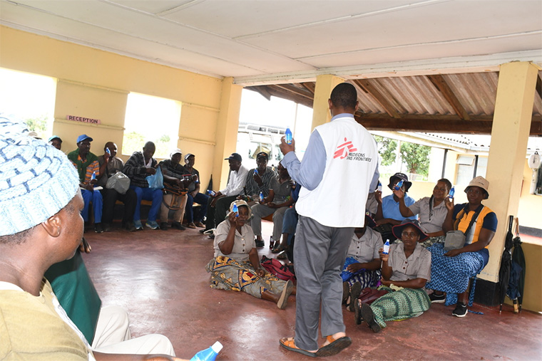 コレラ対策には地元住民の理解と協力が不可欠だ　Ⓒ MSF 