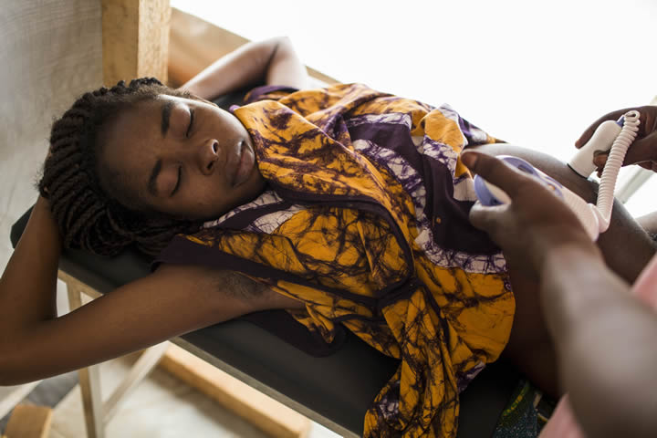 中央アフリカ共和国 ソニアさんの出産 避難キャンプの現状 活動ニュース 国境なき医師団日本