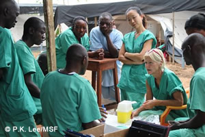 エボラ出血熱 各国の支援はいつ 感染リスクにさらされ続ける医療者たち 活動ニュース 国境なき医師団日本