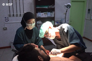 タル・アブヤド病院で治療にあたる白川看護師