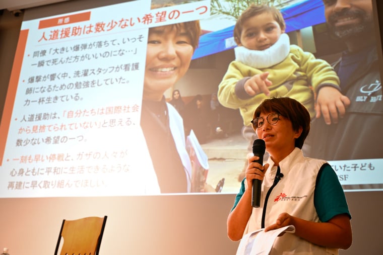 ガザ地区で共に働いていたスタッフたちの声や姿を紹介する中池=東京都で2025年10月3日 Ⓒ MSF