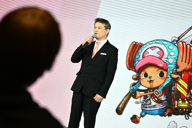 公認サポーター就任を祝福する中野博之氏＝東京都内で2026年3月20日　© MSF