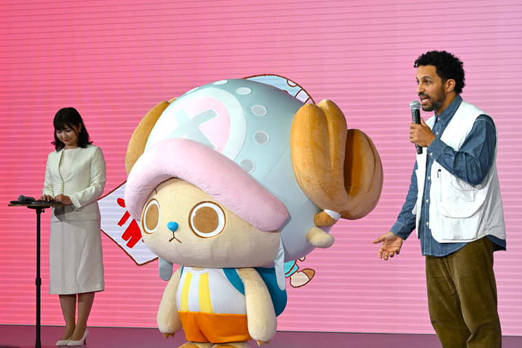 コラボに込められた思いを語るジャビド・アブデルモネイム（右）＝東京都内で2026年3月20日　© MSF