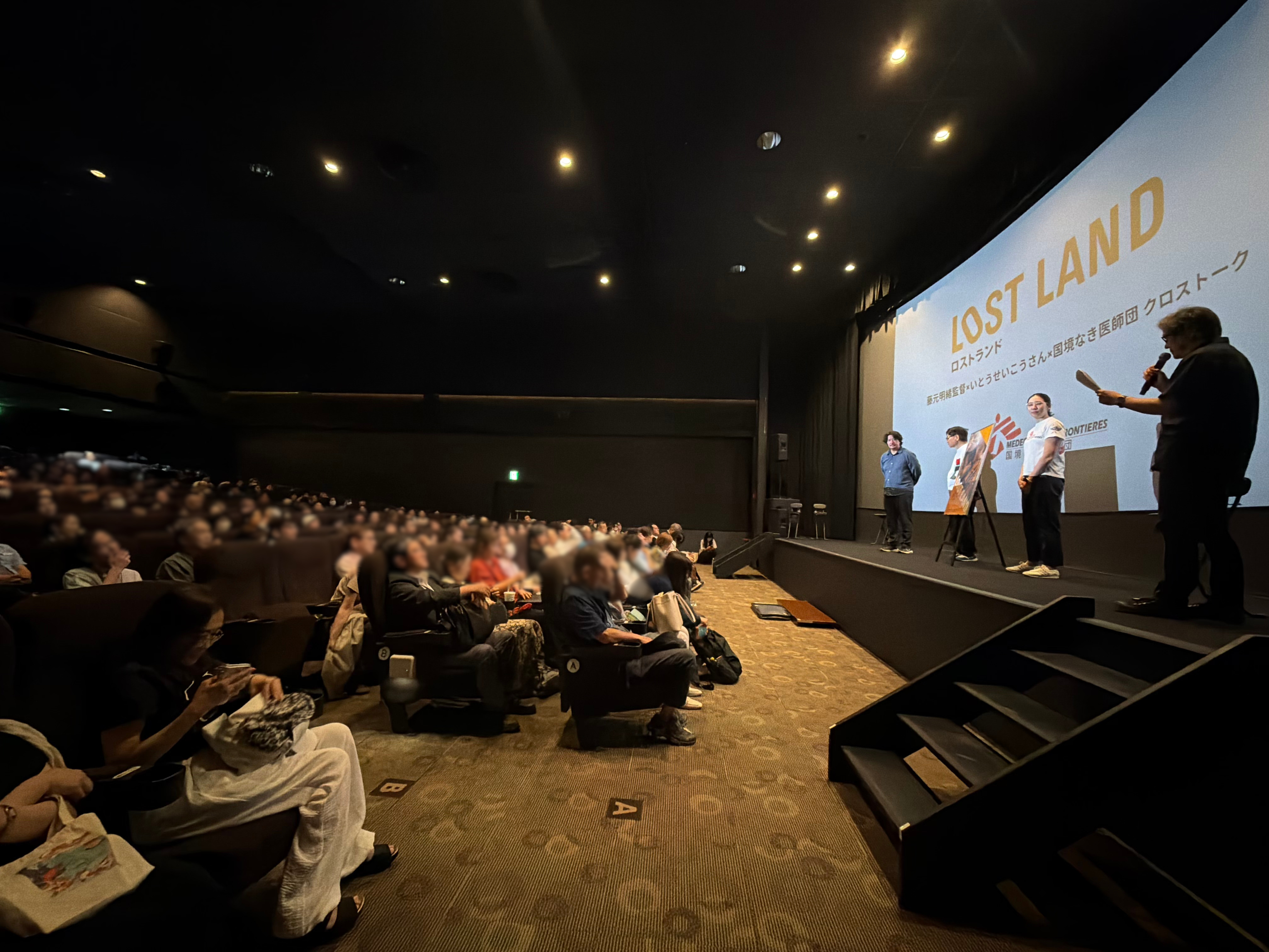 平日にもかかわらず、300席近い会場は満席となった　＝キノシネマ新宿で2026年5月19日　Ⓒ MSF