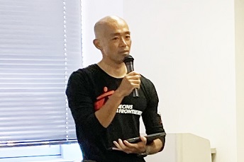 講師を務めた救急医の今村剛朗 © MSF