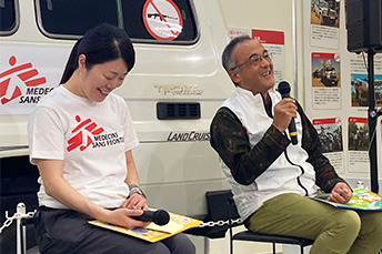 質疑応答も交え、和やかな雰囲気で行われた Ⓒ MSF