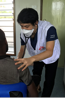 結核の治療では患者さんを毎月定期的に診る　<br> © MSF