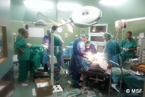 シファ病院で対応にあたる外科チーム