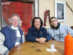 現地の薬剤師やロジスティシャンと外食