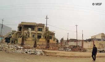モスルの市内に残る破壊された建物や銃弾のあと