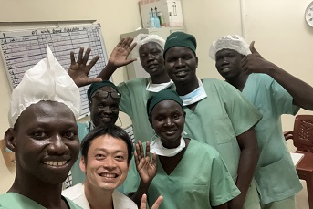 共に働いた同僚たち　© MSF