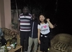 夕食前に仲間と軽い晩酌も © MSF