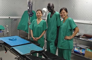 新しい手術室にて　© MSF