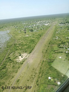 活動地には整備された空港や滑走路はなく<br> 不整地に着陸する