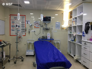 スレイマニヤ救急病院の蘇生・外傷処置ベッド