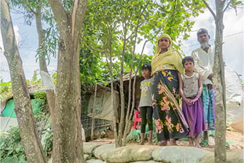 バングラデシュの難民キャンプで暮らす一家=2022年6月<br> Ⓒ Saikat Mojumder/MSF