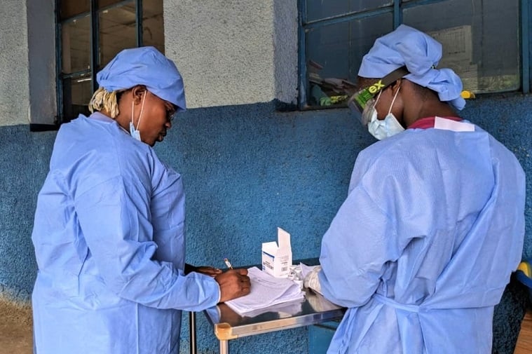 コンゴの南ウバンギ州において、MSFが支援する病院で医療援助にあたるスタッフ　© MSF<br> 