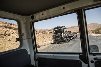 イエメンで、食料を満載したトラックが<br> サウジアラビア主導の有志連合軍に爆撃された(2018年)<br> © Agnes Varraine-Leca/MSF