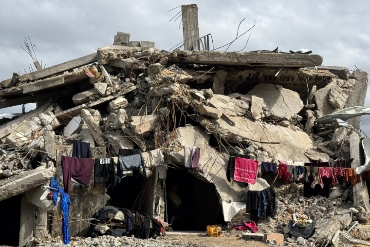 崩壊した建物で生活が送られている（ガザ北部）＝2025年2月23日　© Nour Alsaqqa/MSF