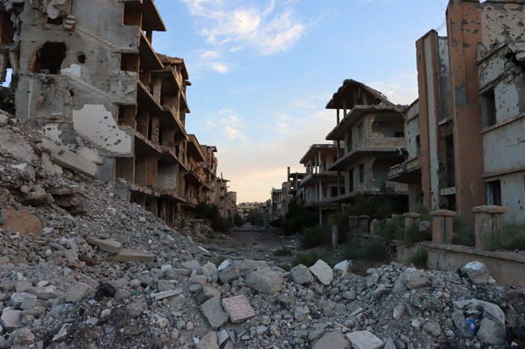 紛争で破壊されたデリゾールの町=2025年5月26日 © Asmar Al-Bahir/MSF