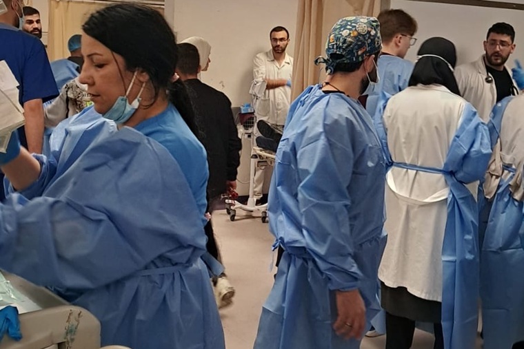 ベイルートの病院で多数の負傷者の対応にあたる医療スタッフ＝2026年4月8日　Ⓒ MSF 　 