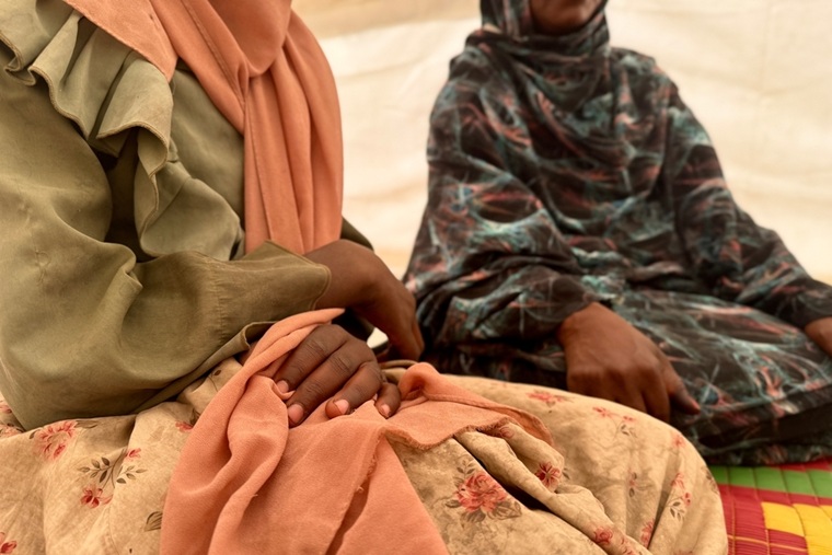 自宅が砲撃を受け両親と兄弟を亡くした13歳の少女。15歳の姉と避難民キャンプで暮らしている＝2026年2月14日　Ⓒ Cindy Gonzalez/MSF