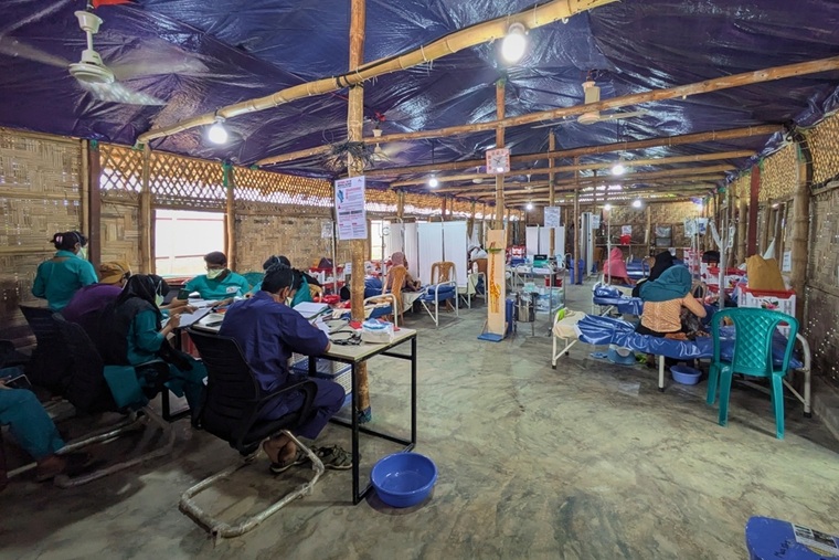 はしかの患者に対応する、キャンプの診療所＝2026年4月30日　Ⓒ MSF