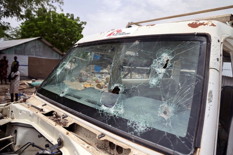 ジョングレイ州ランキエンで銃撃を受けたMSFの車両＝2026年4月23日　Ⓒ Stefan Pejovic/MSF