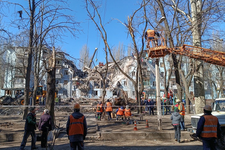 ザポリージャ市でミサイルによって破壊された住宅＝2023年3月2日　© MSF
