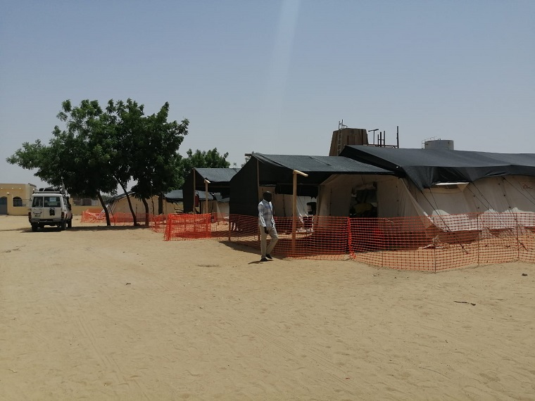 アドレの病院に設置された負傷者を収容するための追加のテント=2023年© MSF