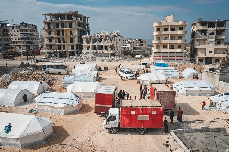 地震で被災したイドリブ県における移動診療=2023年2月19日　© Omar Haj Kadour