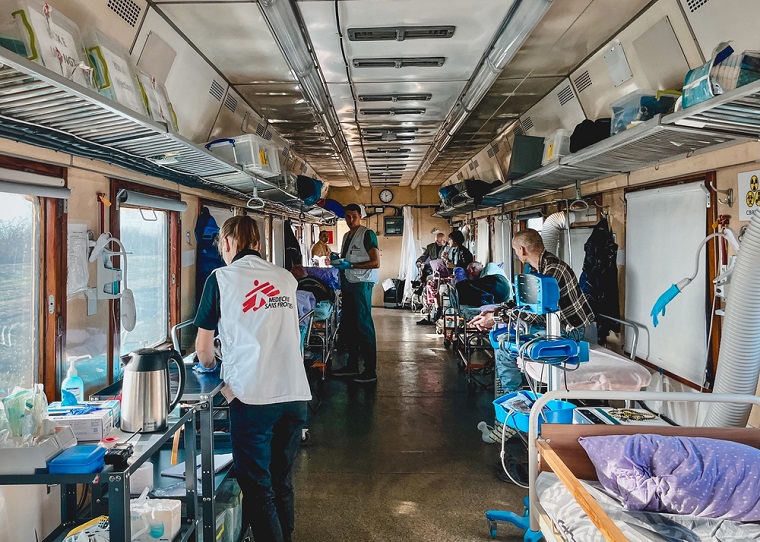 MSFの医療列車でヘルソン州から患者150人を避難させた=2023年10月22日　© Verity Kowal/MSF