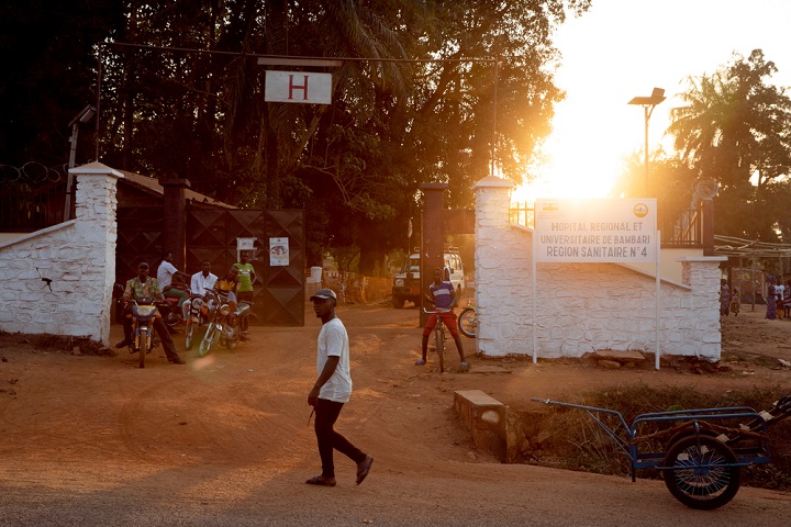 バンバリ市でMSFが運営する病院＝2020年12月　　© ADRIENNE SURPRENANT / COLLECTIF/MSF