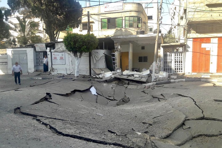 周辺の道路も空爆の被害に　病院への道が寸断された　© MSF