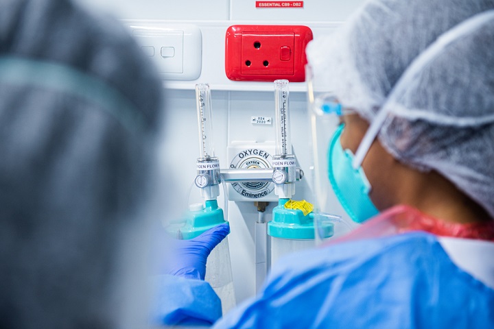 新型コロナ治療のため、南アフリカの病院に設置された酸素療法の器具 © MSF/Chris Allan