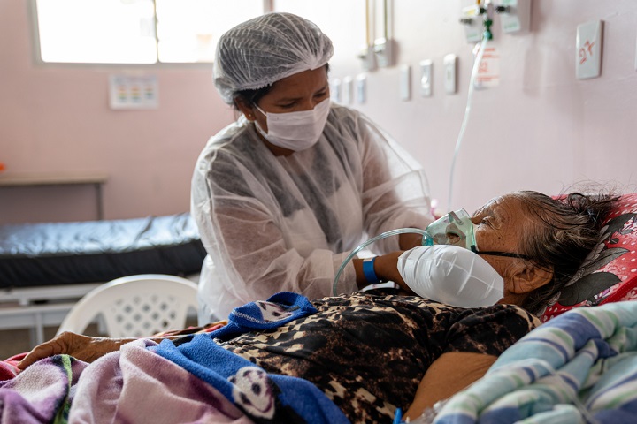 新型コロナを患ったブラジル、アマゾン川流域に住む109歳の女性　© Mariana Abdalla/MSF