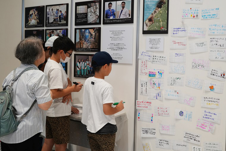 イベント会場で多くの方が思いを綴った © MSF