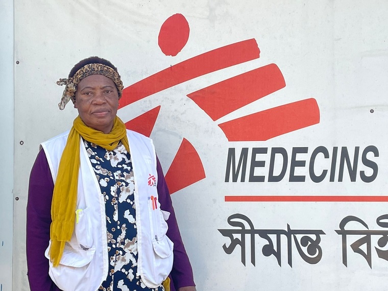 バングラデシュ・コックスバザール県のMSF病院で医療活動マネジャーを務めるレベッカ・スミス　© Farah Tanjee/MSF