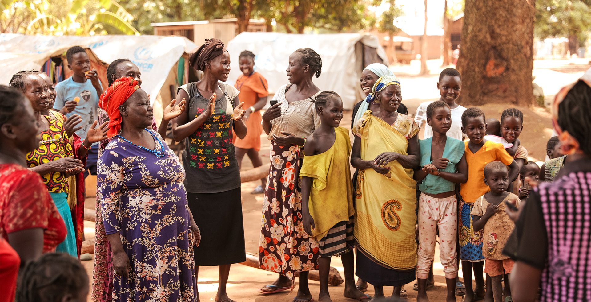 南スーダンで、女性を対象に行われた心のケアのグループセッション。歌や踊りはストレスを緩和し、困難な状況においても喜びを見出すための手段になる　Ⓒ Scott Hamilton/MSF
